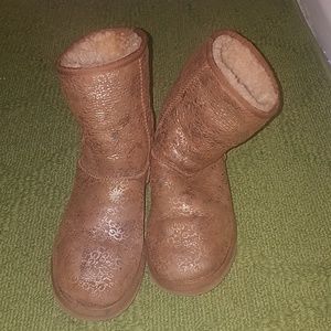 Embossed  Ugg boots size 6W